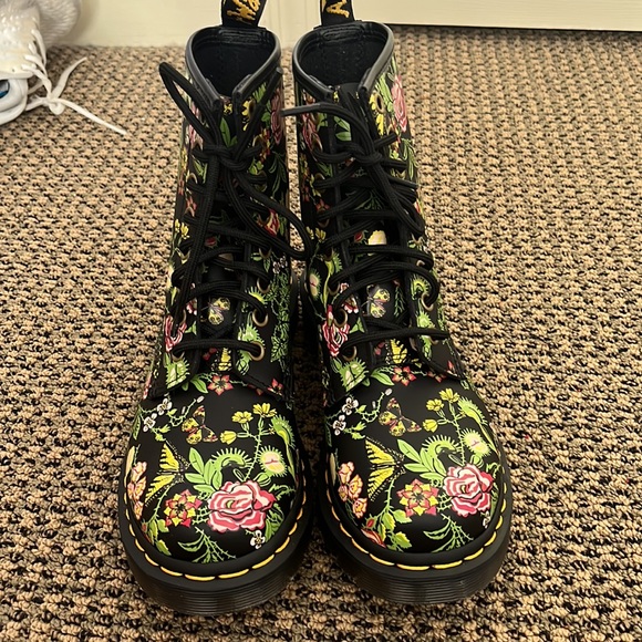 Dr. Martens 1460 Floral Bloom Boots Size 6 Brand New Never Worn. No box - Picture 2 of 5